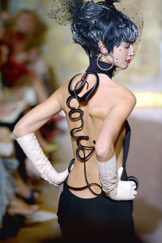 Gaultier Londonba megy - DIVAT&STÍLUS - Hírek  - divat, Jean Paul Gaultier, kiállítás, London, program, 