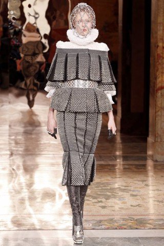 A Bolyen lányok visszatérnek - DIVAT&STÍLUS - Stílusiskola - Alexander McQueen, fall/winter 2013, fashion week, Paris, ready-to-wear, 