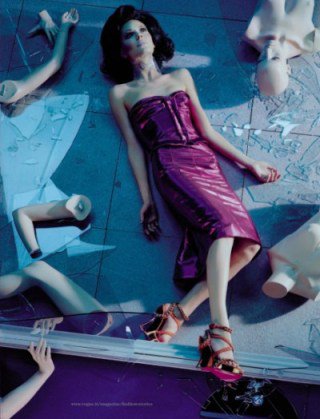 Az élő próbababák sosem alszanak el - DIVAT&STÍLUS - Hírek  - photoshoot, próbababa, Rajzák Kinga, retro, Vogue Italy, 