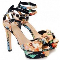 Szandi - Randi - DIVAT&STÍLUS - Stílusiskola - 2013, clutch, gardrób, napszemüveg, stílustippek, szandáll, tavasz, 