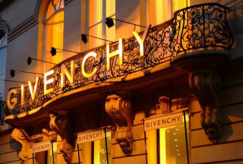 Az örök elegancia nagykövete -  -  - Audrey Hepburn, Christian Dior, Cristobal Balenciaga, Hubert de Givenchy, Ingrid Bergman, Lucien Lelong, Robert Piguet, Sean Ferrer, 