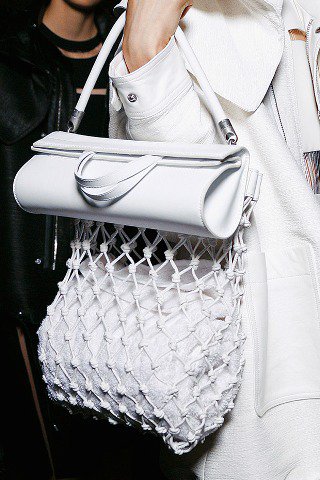 Furcsa dolgok - DIVAT&STÍLUS - Hírek  - Chanel, fashion week, kiegészítők, Margiela, Prada, 
