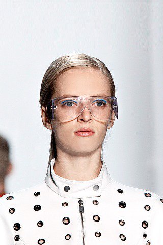 Furcsa dolgok - DIVAT&STÍLUS - Hírek  - Chanel, fashion week, kiegészítők, Margiela, Prada, 