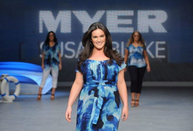 Végre a teltkarcsú is menő: lenyűgöző divatbemutató - Hírek  -  - divat, divatbemutató, teltkarcsú, 