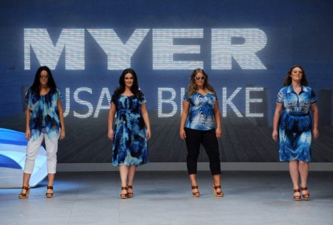 Végre a teltkarcsú is menő: lenyűgöző divatbemutató - Hírek  -  - divat, divatbemutató, teltkarcsú, 