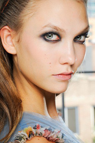 Egy modell ezer arca - és egyetlen élete - DIVAT&STÍLUS - Hírek  - ezerarcú nő, Karlie Kloss, szupermodell, 