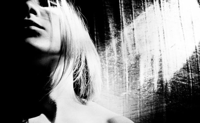 Üss meg, ölelj meg! - KERESD A NŐT  - Lélekhangok - bántalmazott nők, ENSZ, NaNE, nőkért az erőszak ellen, 