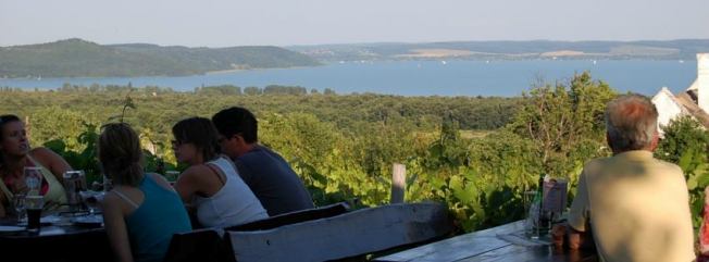 Rejtett gyöngyszemek /1. rész/: Balaton - STYLELIFE - Utazás - balaton, balatonfüred, balatonudvari, Karolina Kávéház, Laci Pince, vitorlázás, 