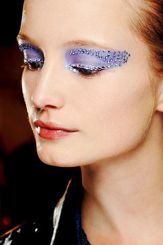 Eszeveszett színbirodalom - SZÉPSÉG - Smink  - Dior, DKNY, Gaultier, kifutó, sminktrend2013, 