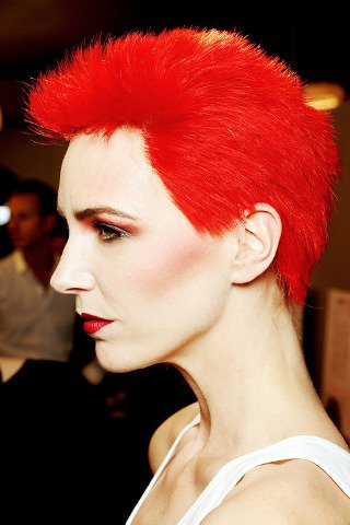 Eszeveszett színbirodalom - SZÉPSÉG - Smink  - Dior, DKNY, Gaultier, kifutó, sminktrend2013, 