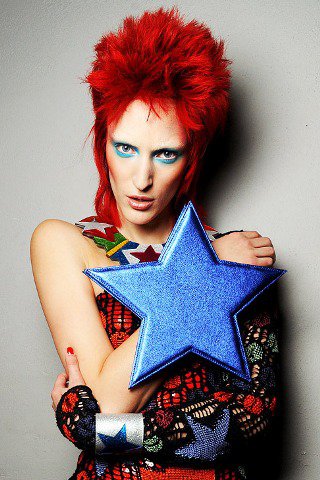 Eszeveszett színbirodalom - SZÉPSÉG - Smink  - Dior, DKNY, Gaultier, kifutó, sminktrend2013, 