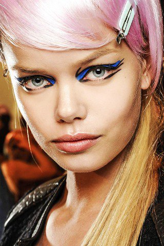 Eszeveszett színbirodalom - SZÉPSÉG - Smink  - Dior, DKNY, Gaultier, kifutó, sminktrend2013, 