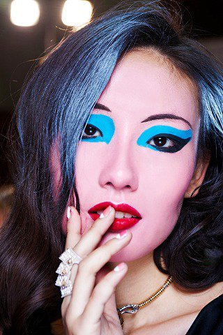 Eszeveszett színbirodalom - SZÉPSÉG - Smink  - Dior, DKNY, Gaultier, kifutó, sminktrend2013, 