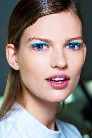 Eszeveszett színbirodalom - SZÉPSÉG - Smink  - Dior, DKNY, Gaultier, kifutó, sminktrend2013, 