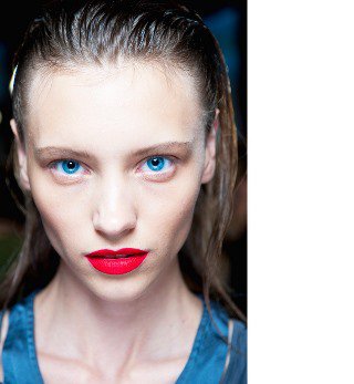 Vörös ajkak éjszakája - SZÉPSÉG - Smink  - bobbi brown, nars, piros rúzs, 