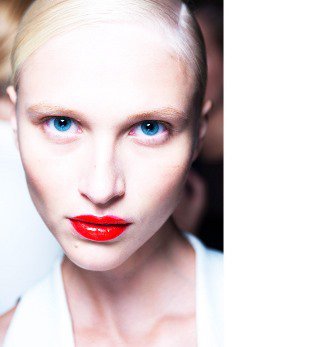 Vörös ajkak éjszakája - SZÉPSÉG - Smink  - bobbi brown, nars, piros rúzs, 