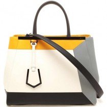 Áll a táskabál - DIVAT&STÍLUS - Stílusiskola - 2013 tavasz, Louboutin, Max Mara, táskatrend, Versace, 