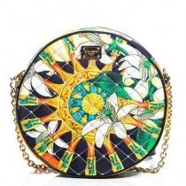 Áll a táskabál - DIVAT&STÍLUS - Stílusiskola - 2013 tavasz, Louboutin, Max Mara, táskatrend, Versace, 