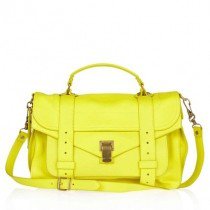 Áll a táskabál - DIVAT&STÍLUS - Stílusiskola - 2013 tavasz, Louboutin, Max Mara, táskatrend, Versace, 