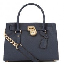 Áll a táskabál - DIVAT&STÍLUS - Stílusiskola - 2013 tavasz, Louboutin, Max Mara, táskatrend, Versace, 