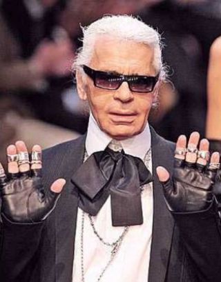Lagerfeld egyszerűen nevetséges - DIVAT&STÍLUS - Hírek  - beszólás, Chanel, Karl Lagerfeld, Roberto Cavalli, 