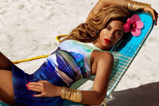 Beyonce bomba bikiniben - DIVAT&STÍLUS - Hírek  - 2013, beyonce, bikini, fürdőruha, h&m, 