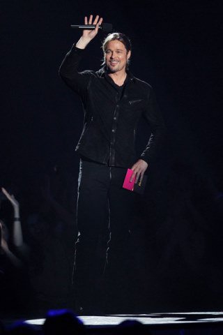 Célpont: MTV Movie Awards - DIVAT&STÍLUS - STYLELIFE - Brad Pitt, Bradley Cooper, Karlie Kloss, MTV Movie Awards, sztárfelvonulás, vörösszőnyeg, 