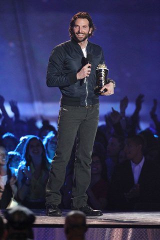 Célpont: MTV Movie Awards - DIVAT&STÍLUS - STYLELIFE - Brad Pitt, Bradley Cooper, Karlie Kloss, MTV Movie Awards, sztárfelvonulás, vörösszőnyeg, 