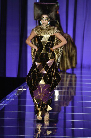 Isten tervez, ember végez - DIVAT&STÍLUS - Stílusiskola - dior, életpálya, galliano, haute couture, 