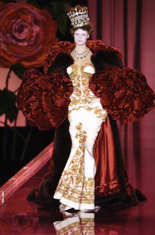 Isten tervez, ember végez - DIVAT&STÍLUS - Stílusiskola - dior, életpálya, galliano, haute couture, 