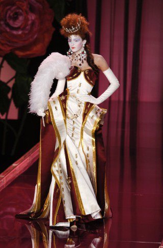 Isten tervez, ember végez - DIVAT&STÍLUS - Stílusiskola - dior, életpálya, galliano, haute couture, 