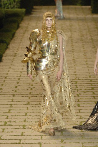 Isten tervez, ember végez - DIVAT&STÍLUS - Stílusiskola - dior, életpálya, galliano, haute couture, 