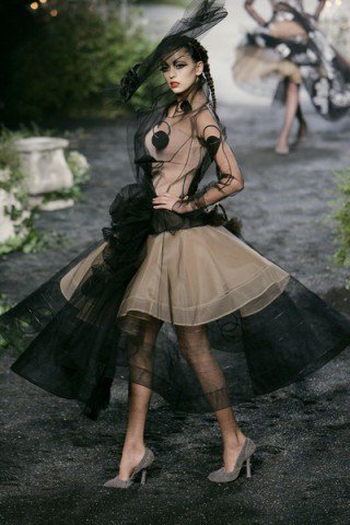 Isten tervez, ember végez - DIVAT&STÍLUS - Stílusiskola - dior, életpálya, galliano, haute couture, 