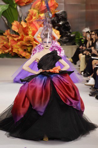 Isten tervez, ember végez - DIVAT&STÍLUS - Stílusiskola - dior, életpálya, galliano, haute couture, 