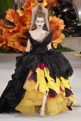 Isten tervez, ember végez - DIVAT&STÍLUS - Stílusiskola - dior, életpálya, galliano, haute couture, 