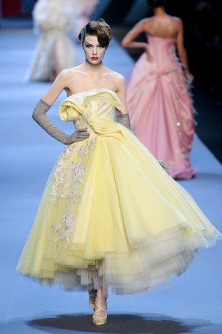 Isten tervez, ember végez - DIVAT&STÍLUS - Stílusiskola - dior, életpálya, galliano, haute couture, 