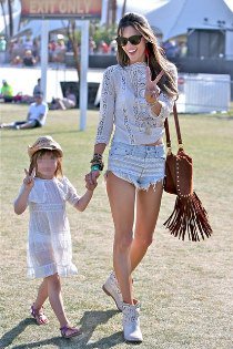 Miben jár a sztár - Április - DIVAT&STÍLUS - Stílusiskola - coachella, fashion, streetstyle, sztárok, 