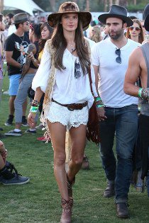 Miben jár a sztár - Április - DIVAT&STÍLUS - Stílusiskola - coachella, fashion, streetstyle, sztárok, 