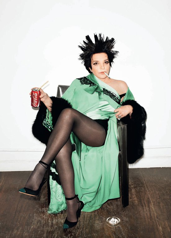 Megjelentek Lisa Minelli provokatív modellképei - Hírek  - Fesztelen mindennapok - divat, fotosorozat, képek, Lisa Minelli, Love magazin, modell, 