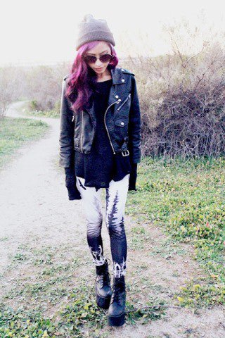 Grungetavasz rebellive módra - DIVAT&STÍLUS - Stílusiskola - fesztiválszezon, grunge, rebellive blog, színes hajak, 