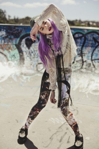 Grungetavasz rebellive módra - DIVAT&STÍLUS - Stílusiskola - fesztiválszezon, grunge, rebellive blog, színes hajak, 