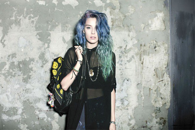 Grungetavasz rebellive módra - DIVAT&STÍLUS - Stílusiskola - fesztiválszezon, grunge, rebellive blog, színes hajak, 