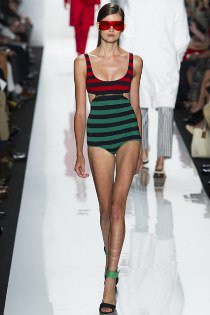 A vonal mentén haladj! - DIVAT&STÍLUS - Stílusiskola - d&g, marc jacobs, michael kors, moschino, oscar de la renta, 