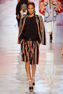 A vonal mentén haladj! - DIVAT&STÍLUS - Stílusiskola - d&g, marc jacobs, michael kors, moschino, oscar de la renta, 