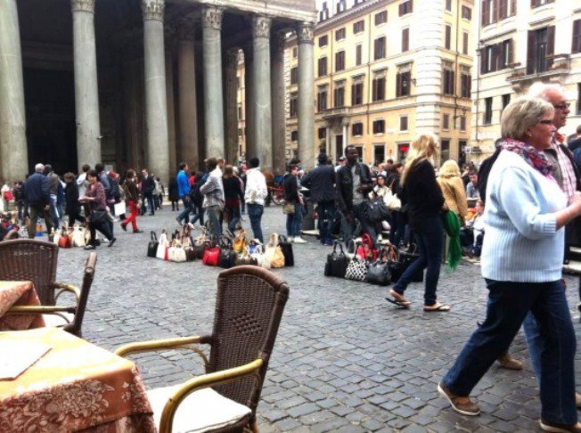 Jelentem: Róma elesett - DIVAT&STÍLUS - Stílusiskola - gardrób, hamisítványok, louis vuitton, replika, 