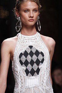 Nagy nyári bizsufesztivál - DIVAT&STÍLUS - Stílusiskola - balmain, chanel, etro, givenchy, gucci, mcqueen, 