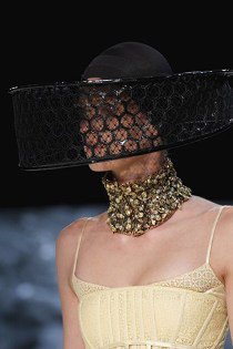 Nagy nyári bizsufesztivál - DIVAT&STÍLUS - Stílusiskola - balmain, chanel, etro, givenchy, gucci, mcqueen, 