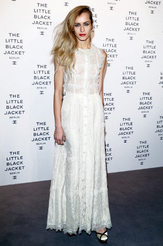 Dress code: white - DIVAT&STÍLUS - Stílusiskola - chanel, gianvito rossi, marchesa, versace, 