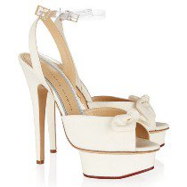 Dress code: white - DIVAT&STÍLUS - Stílusiskola - chanel, gianvito rossi, marchesa, versace, 