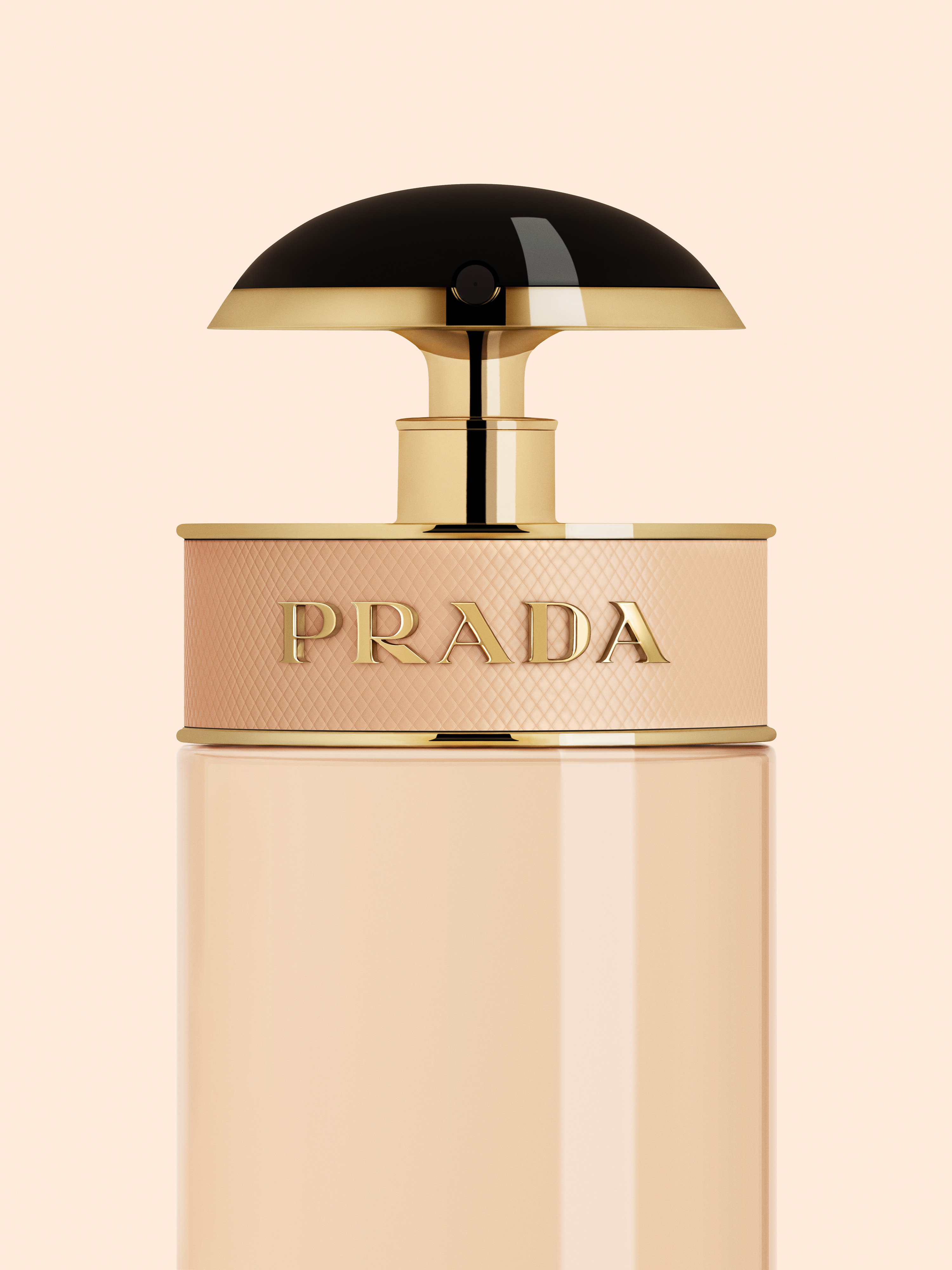 Az ellenállhatatlan ifjú nő új illata - Illatok -  - illat, parfüm, prada, prada parfüm, 